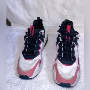 SOLD. FABLETICS WOMENS SHOES. Size 6